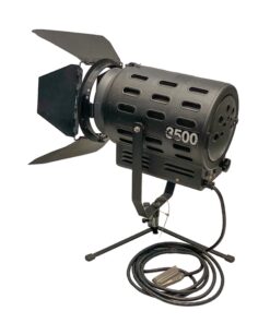 Utilisé Hensel Fresnel spot type 3500 avec jeu de volets.